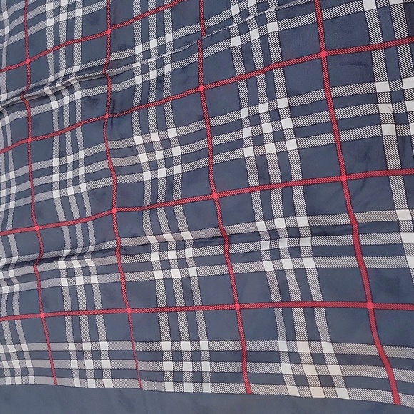 Authentic Burberry silk scarf - Picture 4 of 7